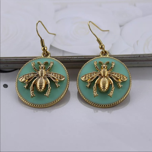 New gold color bee light green earrings for women - Picture 4 of 5